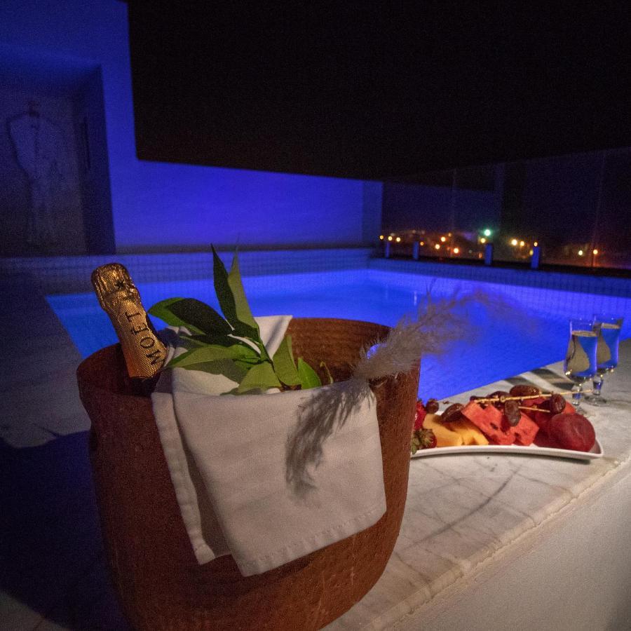 Royal Azur Thalassa Hammamet Exterior foto A bottle of champagne in a cooler